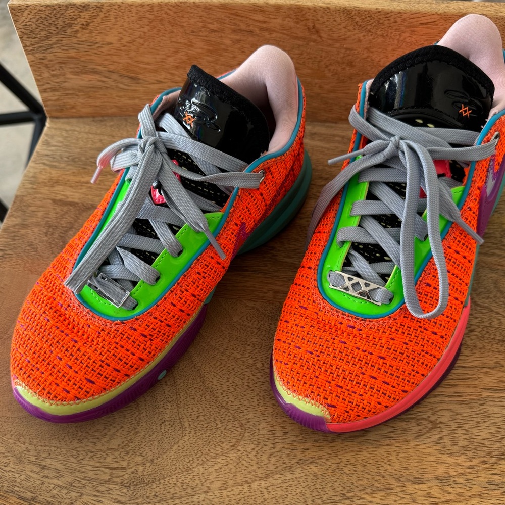 New-Youth Nike Sneakers
